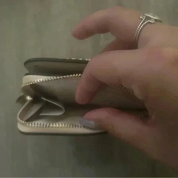 Kate Spade Rose Gold Wallet NWT - Picture 5 of 6